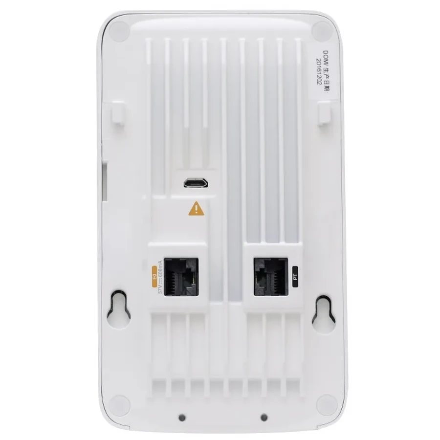 Роутер Compact multi-WAN UniFi Cloud Gateway featuring 10GbE, PoE output, m.2 storage options, a complete suite of advanced routing features, and full UniFi application support — 4