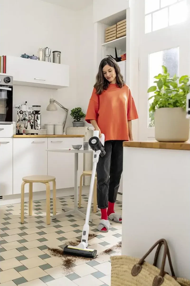 Вертикальный аккумуляторный пылесос KARCHER KVA 2 — 2