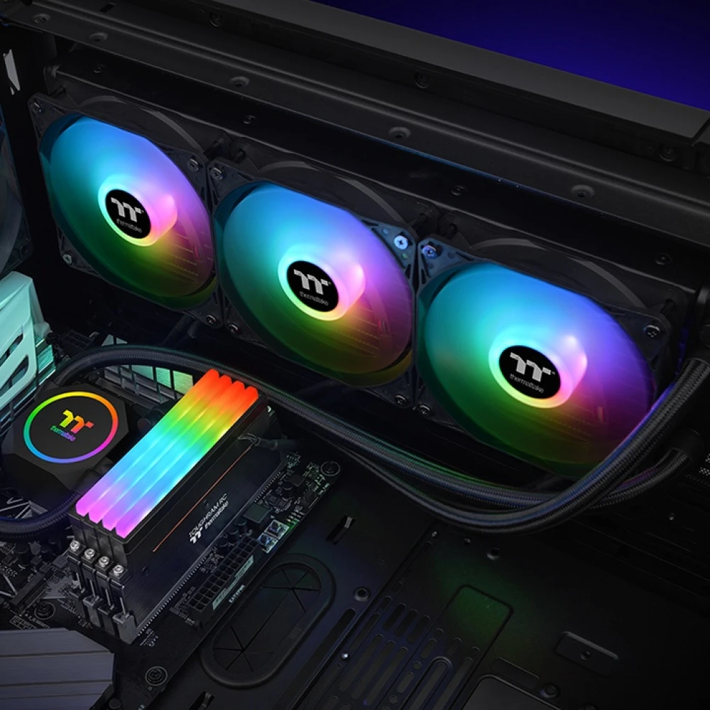 СЖО Thermaltake Floe RC360, S115X/1366/2011/2066/AM4, 3x12cm,3+4pin,Al+Cu,500-1500rpm,59.2CFM,28.2dB — 5