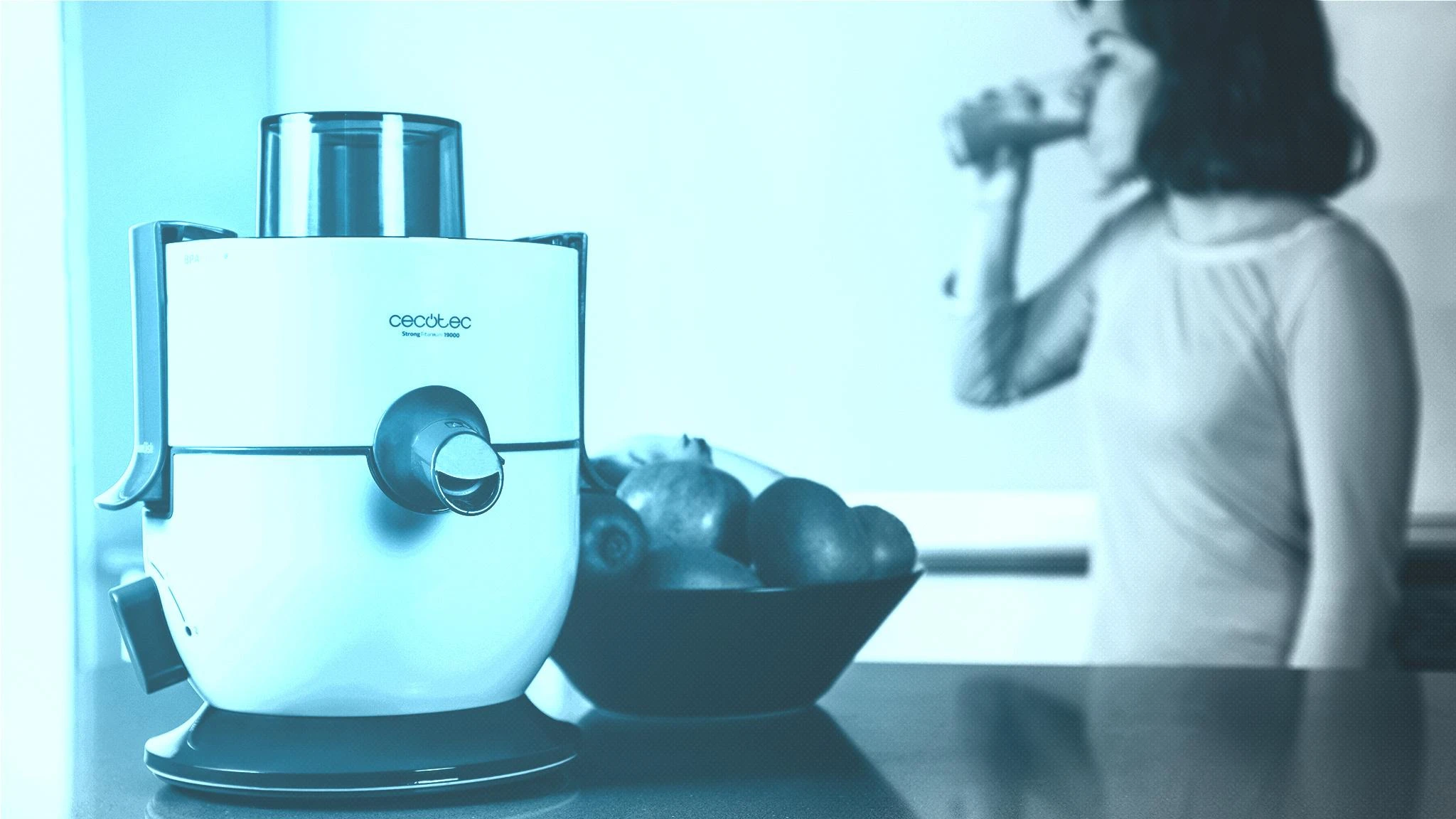 Соковыжималка центробежная Cecotec Strong Titanium 19000 белый