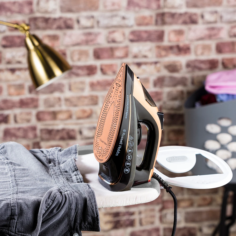 Утюг Russell Hobbs 23975-56 коричневый/черный