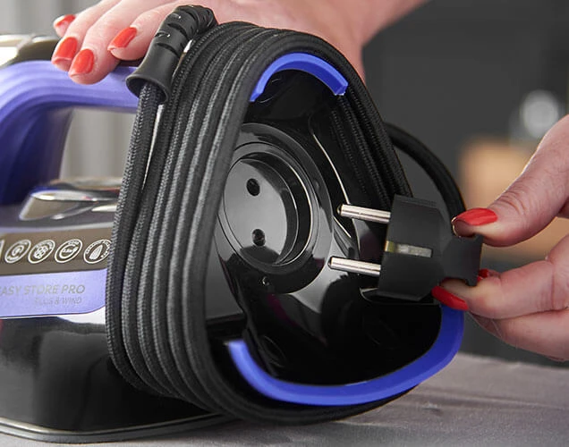 Утюг Russell Hobbs 26731-56 фиолетовый/черный
